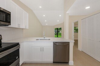 9951 Nob Hill Pl in Sunrise, FL - Building Photo - Building Photo
