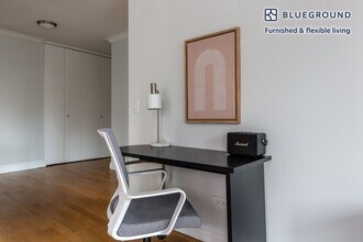 235 W 48th St in New York, NY - Building Photo - Building Photo