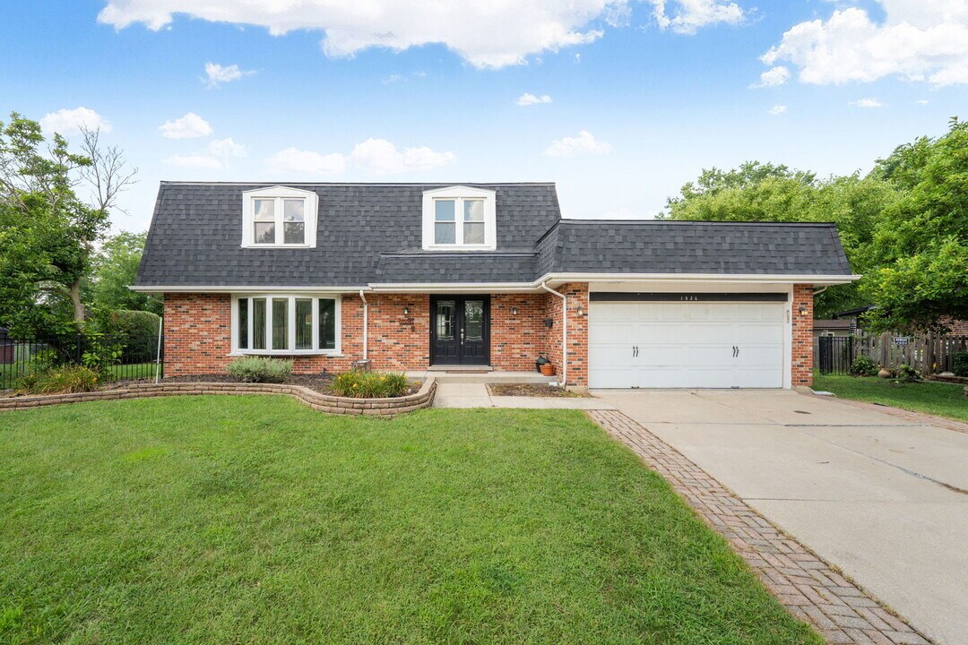 1526 Carrol Ct in Darien, IL - Building Photo