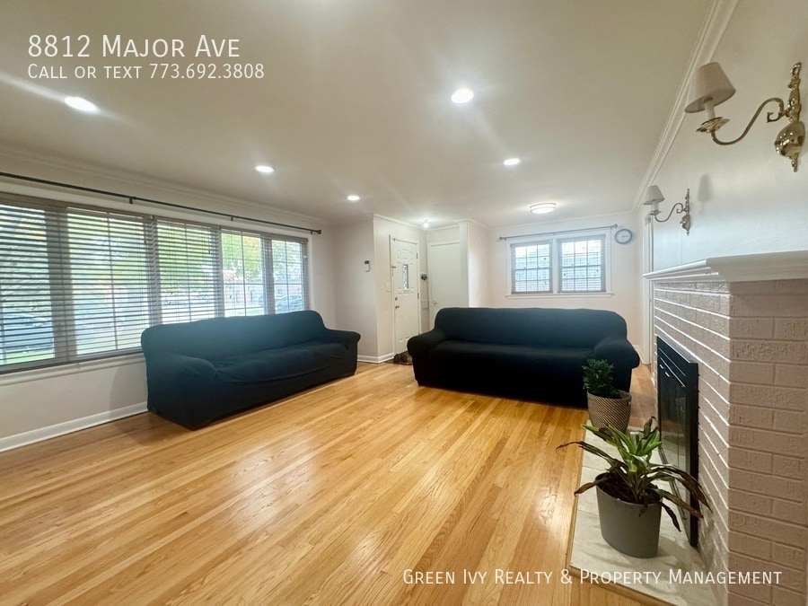 8812 Major Ave in Morton Grove, IL - Building Photo