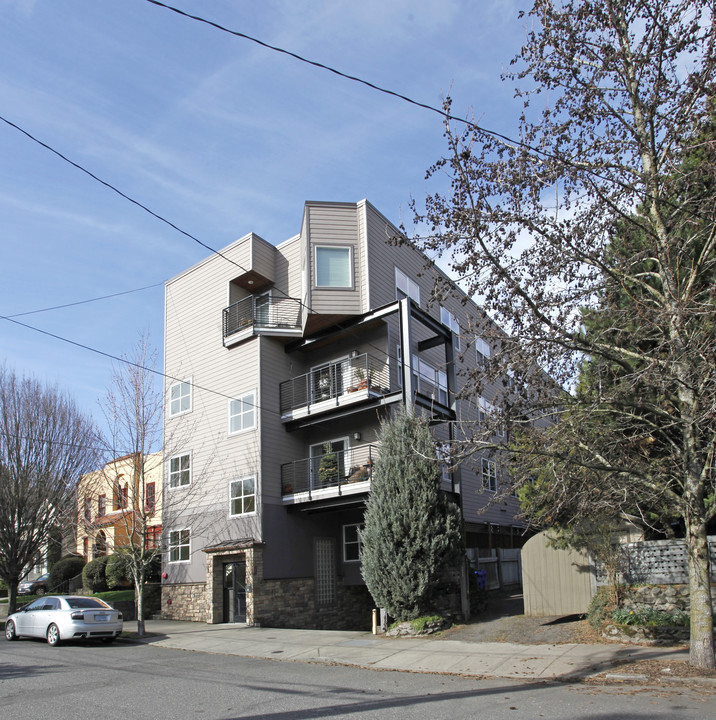 Pettygrove Place in Portland, OR - Building Photo