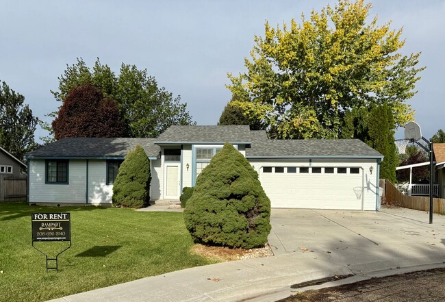 1815 Lion Ct