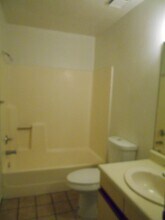 32305 Rancho Vista Dr, Unit 4 in Cathedral City, CA - Building Photo - Building Photo