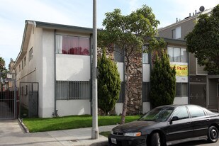 768 GAVIOTA AV Apartamentos