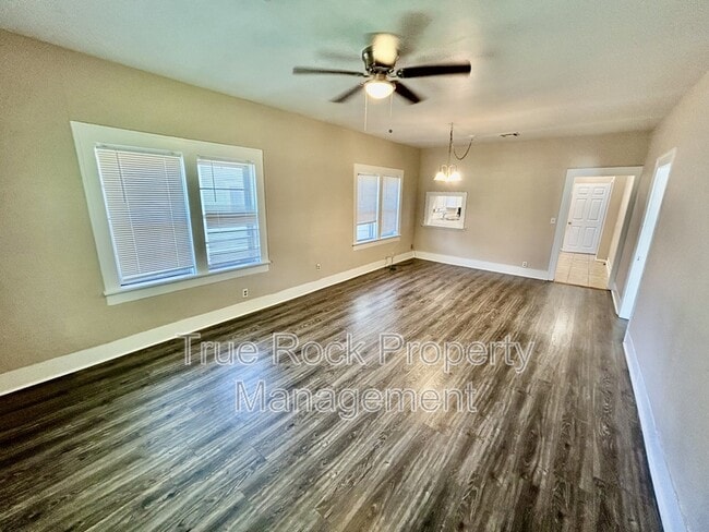 804 E 13th St in Ada, OK - Foto de edificio - Building Photo