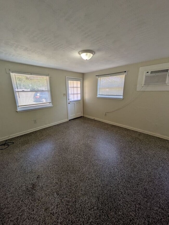 1860 16th Ave NE in Hickory, NC - Building Photo - Building Photo