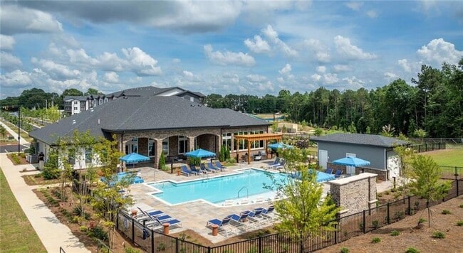 100 Oakbrook Dr