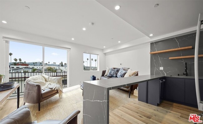 849 Mariposa Ave in Los Angeles, CA - Building Photo - Building Photo