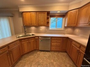 3245 Parker Dr in Royal Oak, MI - Building Photo - Building Photo