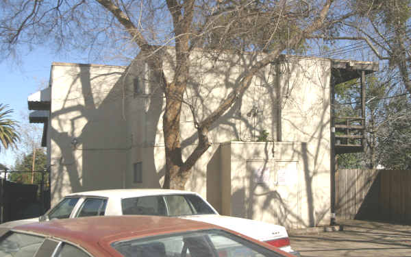 3240 W St in Sacramento, CA - Foto de edificio - Building Photo