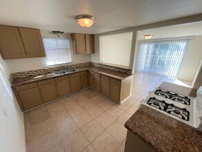 1232 Hemlock Ln in Ventura, CA - Building Photo - Building Photo