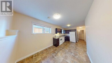 13022 91a St in Grande Prairie, AB - Building Photo - Building Photo