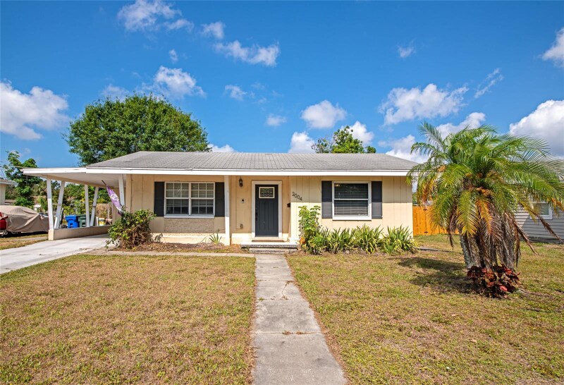 2004 19th St W in Bradenton, FL - Building Photo