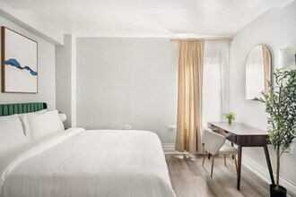 238 W 73rd St in New York, NY - Building Photo - Building Photo