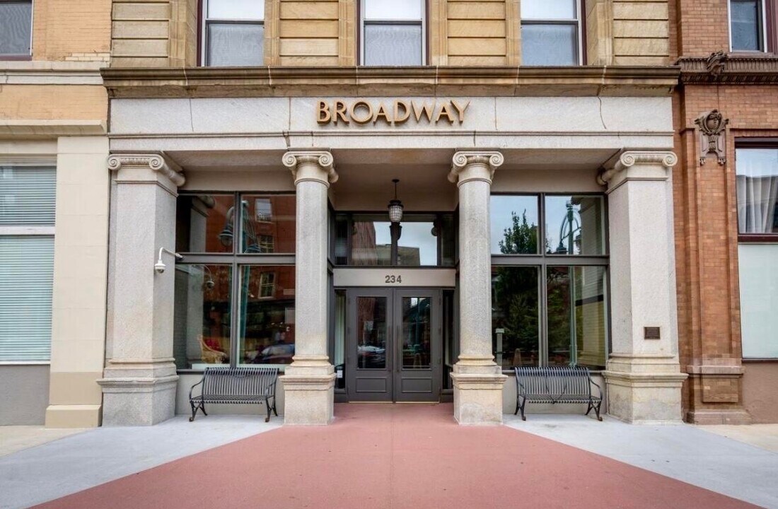 234 N Broadway in Milwaukee, WI - Building Photo