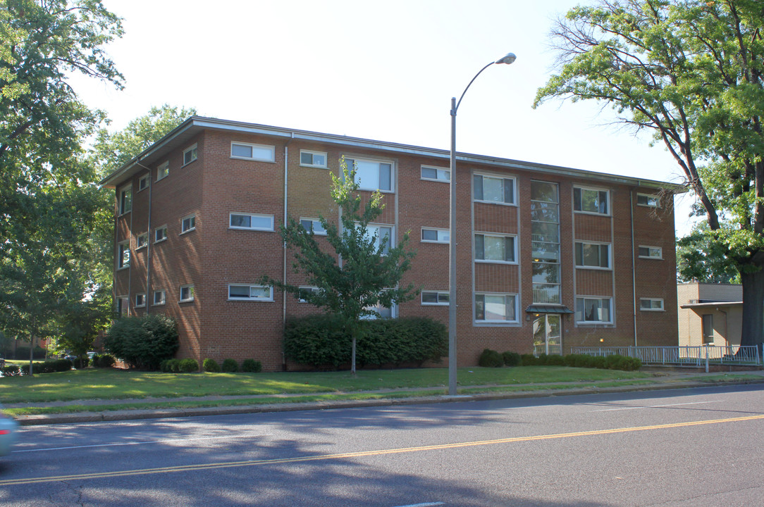 Sunshine Apartments in St. Louis, MO - Building Photo