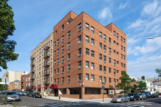 1701 Parkview Ave in Bronx, NY - Foto de edificio - Building Photo