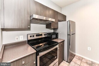 3021 Nicosh Cir in Falls Church, VA - Foto de edificio - Building Photo