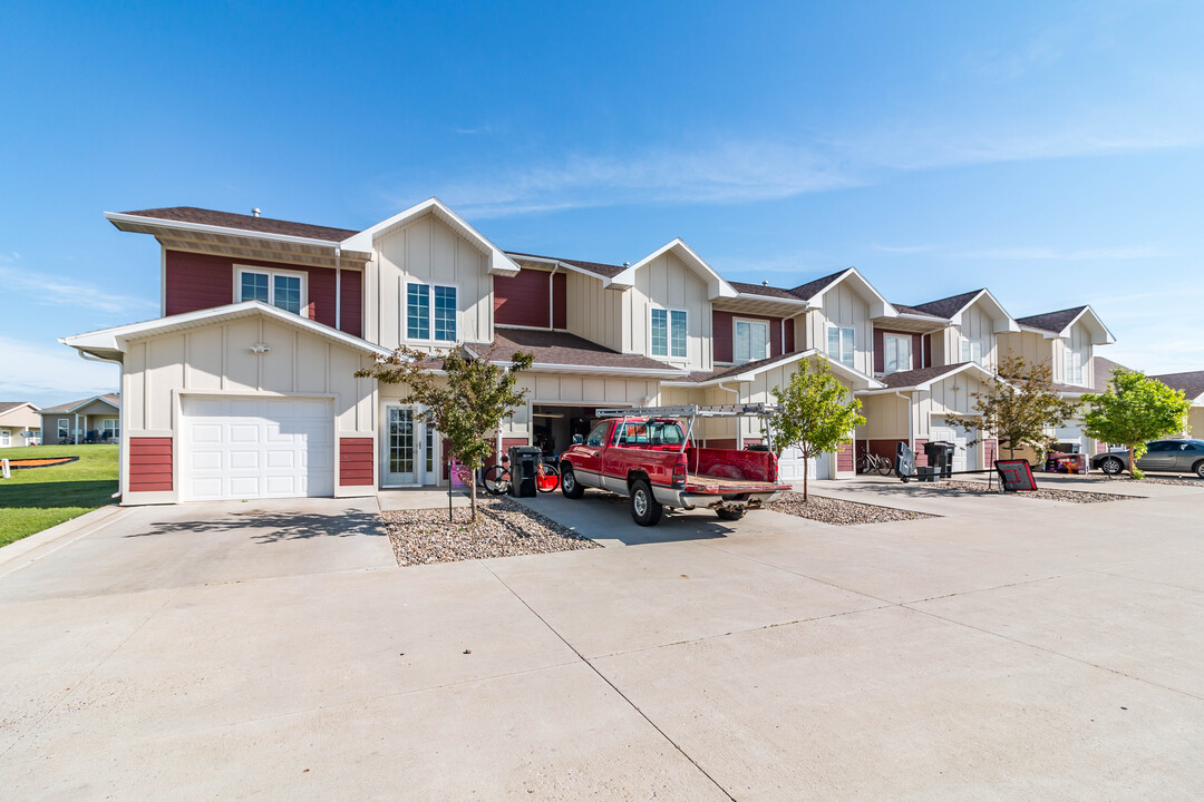 Prairie Hills Townhomes in Dickinson, ND - Foto de edificio