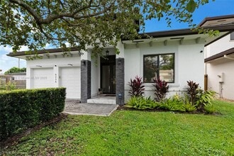 6236 SW 26th St in Miami, FL - Building Photo - Building Photo