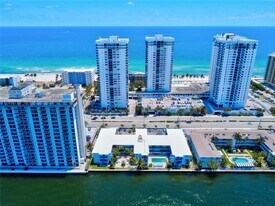 2200 S Ocean Dr in Hollywood, FL - Building Photo
