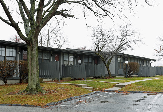 Poplar Court Apartments in Findlay, OH - Building Photo - Building Photo