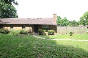 9345 Chisholm Rd in Pensacola, FL - Building Photo