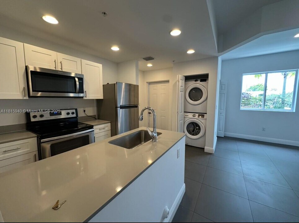 346 NW 35th St in Miami, FL - Building Photo