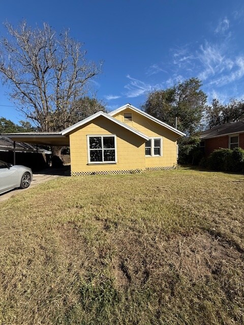 2760 N Foster Dr in Baton Rouge, LA - Building Photo