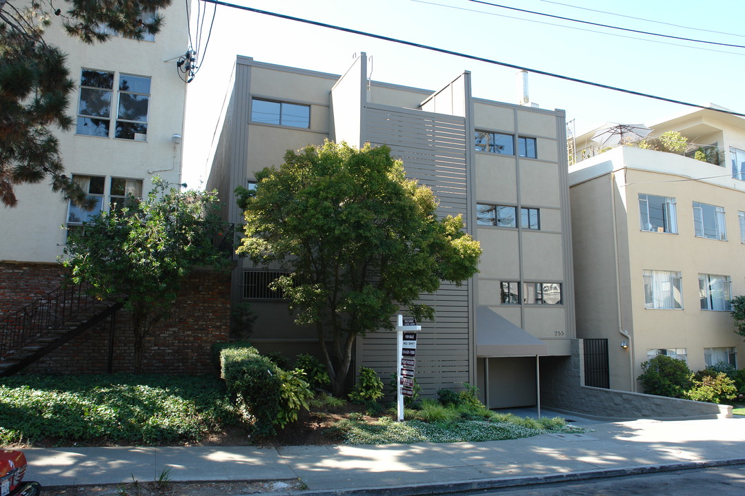 255 Lee St in Oakland, CA - Building Photo