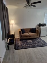 2321 Hillcrest Dr in Los Angeles, CA - Building Photo - Building Photo