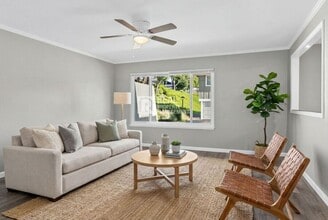 23072 Vía Pimiento in Mission Viejo, CA - Building Photo - Building Photo