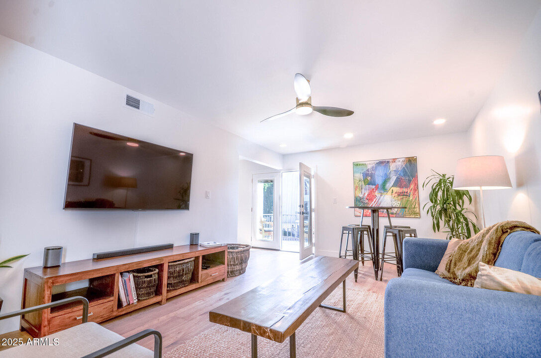 3416 N 44th St in Phoenix, AZ - Foto de edificio