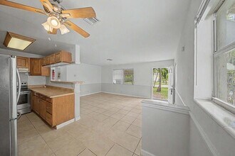 301 SE 21st Ave in Boynton Beach, FL - Building Photo - Building Photo
