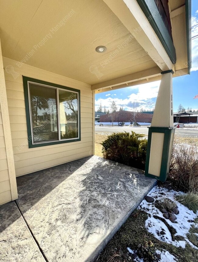 110 N Maple St in Sisters, OR - Building Photo - Building Photo