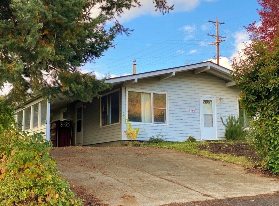 280 NE Wauna Ave in White Salmon, WA - Building Photo