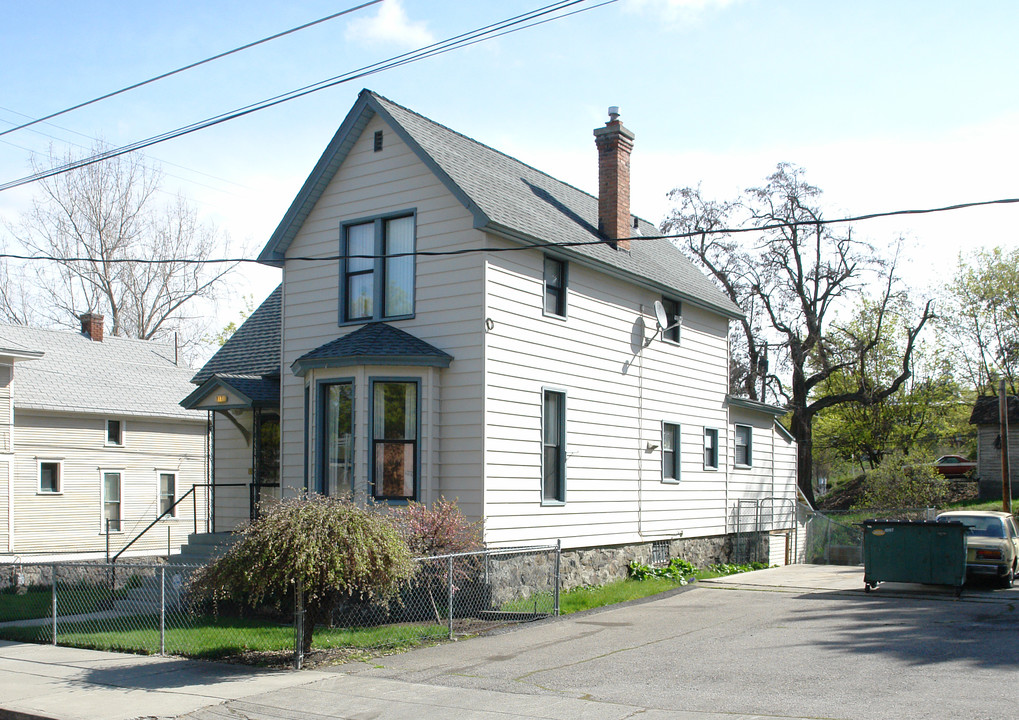 517 S Maple St in Spokane, WA - Foto de edificio