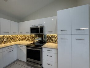 198 Venice Palms Blvd in Venice, FL - Foto de edificio - Building Photo