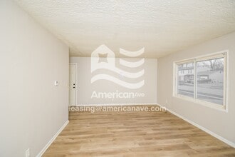 3704 Erin Dr in Indianapolis, IN - Foto de edificio - Building Photo