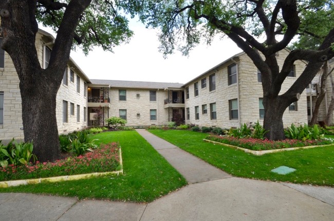 Devonshire in Dallas, TX - Foto de edificio - Building Photo