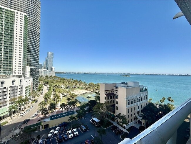 1717 N Bayshore Dr, Unit #A-1548 in Miami, FL - Building Photo - Building Photo
