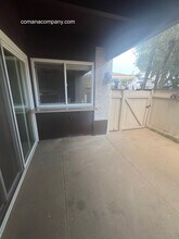6878 Navajo Rd in San Diego, CA - Foto de edificio - Building Photo