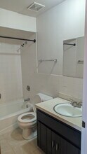 13050 S Marquette Ave, Unit 3E in Chicago, IL - Building Photo - Building Photo