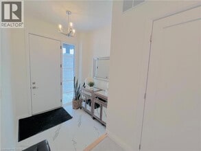 100 Shady Oaks Trl in Hamilton, ON - Building Photo - Building Photo