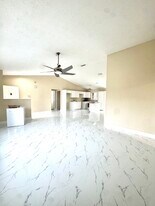 652 SW Sarazen Ave in Port St. Lucie, FL - Building Photo