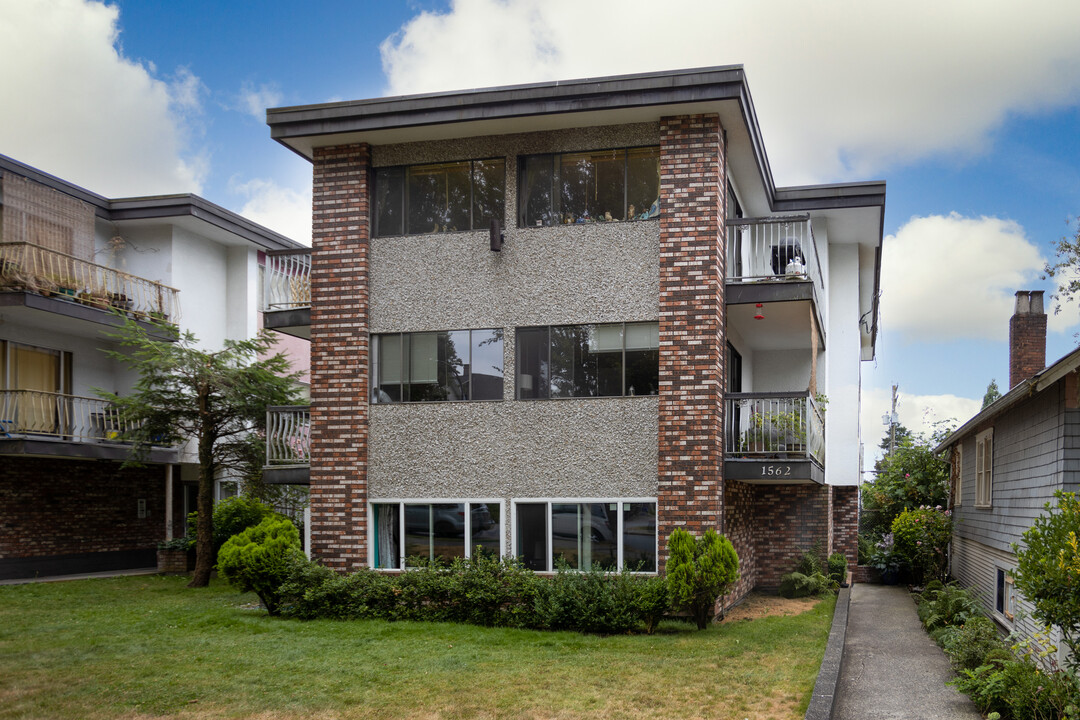 1562 3rd Av in Vancouver, BC - Building Photo