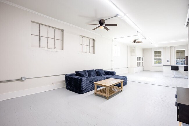 9 S Main St in Statesboro, GA - Building Photo - Building Photo