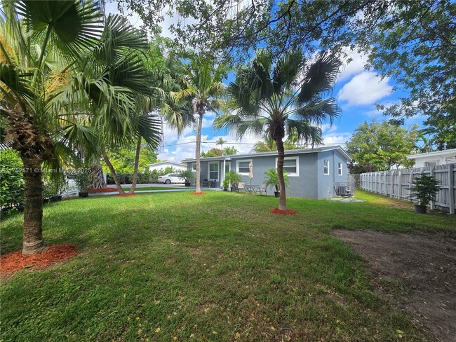 22295 SW 108th Ave in Miami, FL - Building Photo - Building Photo
