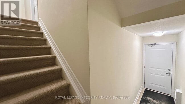 522 Clearbrook Dr in Ottawa, ON - Building Photo - Building Photo