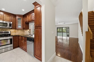 454 Westree Ln in Plantation, FL - Building Photo - Building Photo